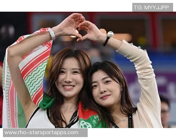 日韩足球宝贝魅力四射球场内外的青春风采与激情碰撞